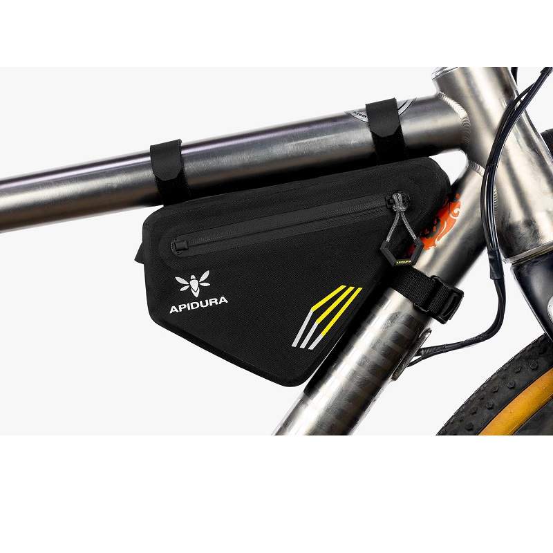 Sacoche kit de réparation sur cadre ou guidon de vélo électrique.